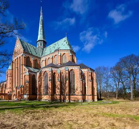 Haus Ostseesprung - Victoria Im Souterrain Mit Terrasse Und Gem Garten * باد دوبيران