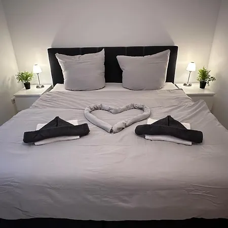 Haus Ostseesprung - Victoria Im Souterrain Mit Terrasse Und Gem Garten *