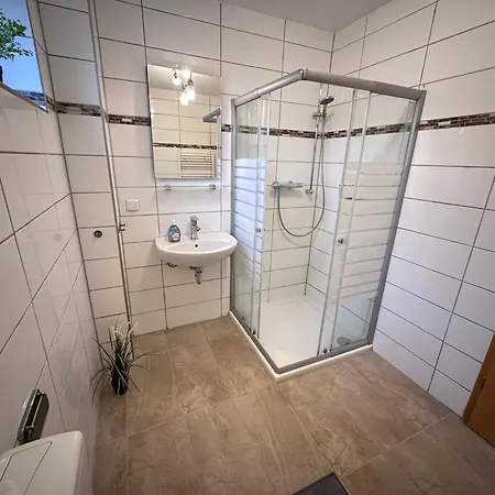 Apartment Haus Ostseesprung - Victoria Im Souterrain Mit Terrasse Und Gem Garten *