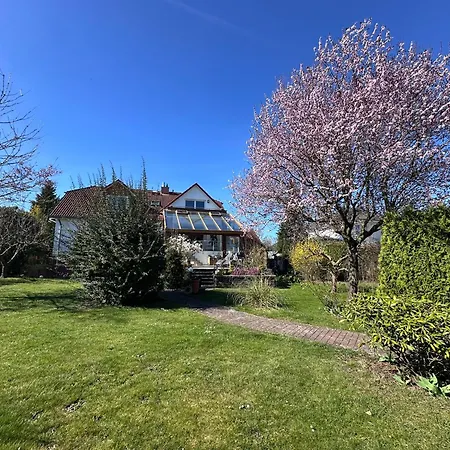 Haus Ostseesprung - Victoria Im Souterrain Mit Terrasse Und Gem Garten باد دوبيران